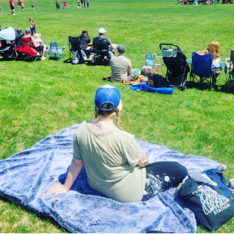 Pretty Rugged Waterproof Windproof Large Travel Blanket