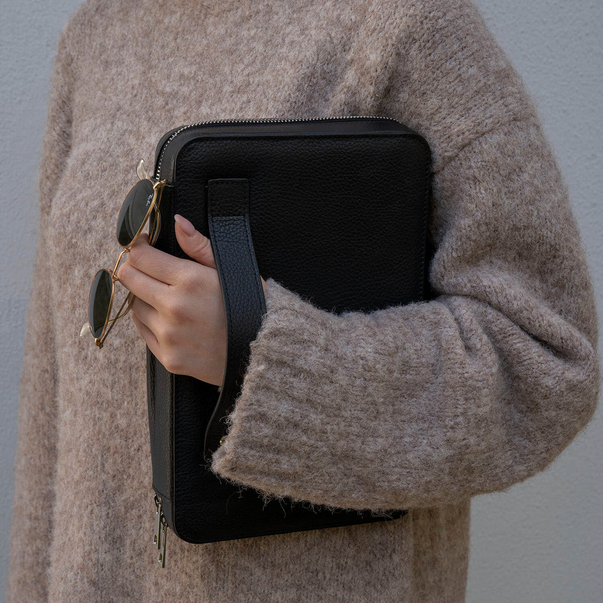 LEATHERE Leather Tech Organizer Case – Black